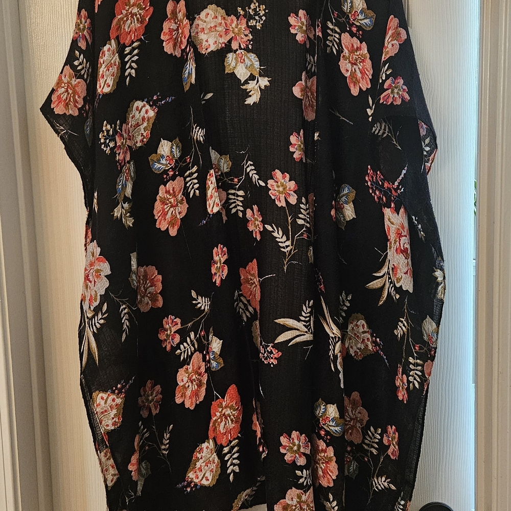 Francesca's Collections Black and Coral Open Front Cardigan